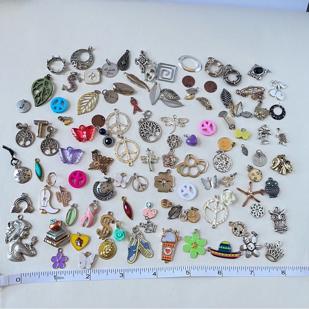 Assorted Women's Jewelry Charms Set